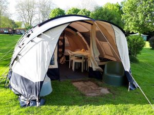 tente tunnel pour 4 personnes